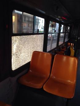 Sassi contro autobus a Scampia