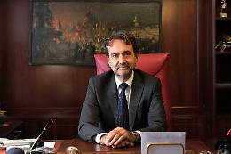 Tensioni con la polizia a Piazza Bellini: emessi 5 Daspo 