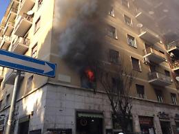 Giugliano, la casa va a fuoco e i poliziotti salvano un anziano