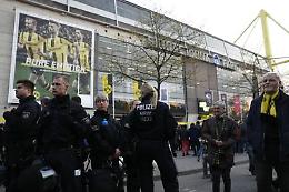 Bombe contro bus Borussia Dortmund, si indaga sulla pista islamica
