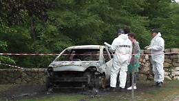 Cadavere carbonizzato in auto: ucciso per “coprire" complici 