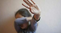 Abusi sessuali sulla figlia e sulla fidanzatina del figlio: arrestato 