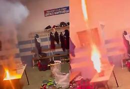 Fuochi d'artificio nello spogliatoio, calciatore denunciato