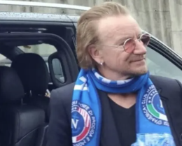 Bono Vox a Napoli fa infuriare i tifosi della Juve, insulti sui social