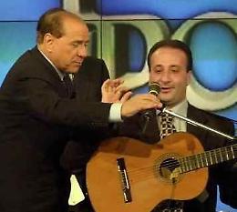 Apicella, lo chansonnier del Cav.: «Mi mancherai tantissimo, ti dedico "Era de maggio"»