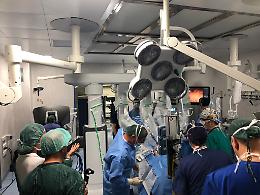 A Pozzuoli interventi chirurgici con robot di ultima generazione