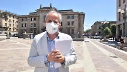 Covid, la previsione di Crisanti: «Decenni per liberarci del virus»
