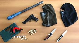 Caivano, nel cofano il kit del rapinatore