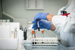 Vaccino Covid, riparte test AstraZeneca-Oxford