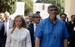 Don Patriciello: «Creano terrore con i mitra»