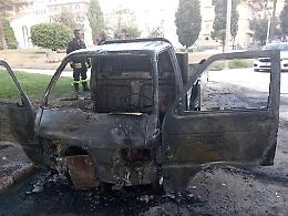 A fuoco il camioncino per le potature in Villa comunale