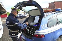 Imprenditore colto da infarto alla guida, salvato dalla Polstrada