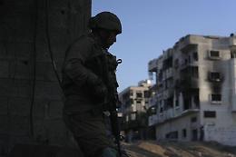 Gaza, combattimenti nel campo di al Shati. Idf: «Hamas spara a soldati che evacuano civili«