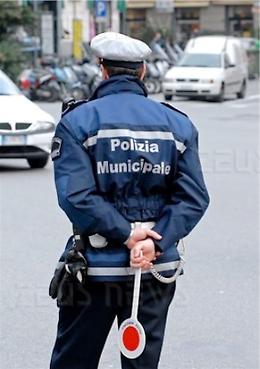 Portici, pregiudicato aggredisce vigile e lo manda in ospedale