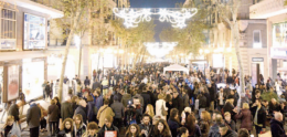 Folla nelle vie dello shopping, ma le vendite non decollano