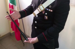 Vomero, 15enne danneggia muro con un manganello: «Lo stavo provando»