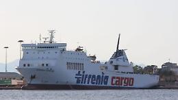 Tirrenia, incendio su nave merci: rientrata in sicurezza nel porto di Napoli