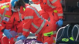 Cade nel caminetto acceso e muore tra le fiamme, tragedia nel Salernitano