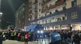 Napoli-Juve, bloccati tifosi con striscioni su scontri A1