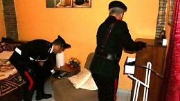 Insospettabili a casa con figli e cocaina