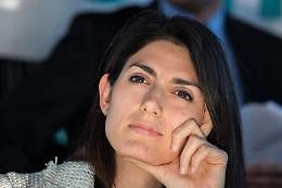 Roma, Raggi su Berdini: «Pensi <br>a lavorare, la pazienza ha un limite»