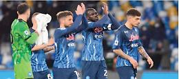 Niente sorpasso in vetta Dzeko acciuffa il pari, ma il Napoli resta in scia