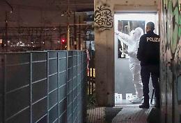 Violentata nella Circum, si cercano i video: accertamenti sui cellulari dei tre arrestati