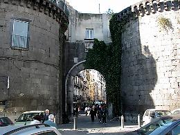 Porta Nolana, controlli e sequestri