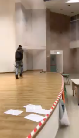 Distruggono la scuola urlando frasi di “Gomorra"