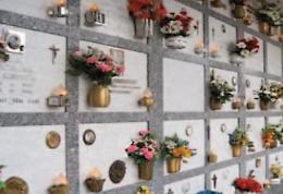 Cimitero di Acerra, adeguamento dei prezzi: nicchie più "salate"