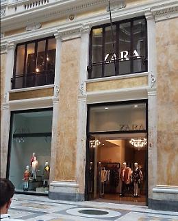 Ruba abiti da Zara, 19enne ai domiciliari