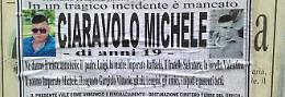 Palloncini, rabbia e lacrime: l'addio a Michele Ciaravolo