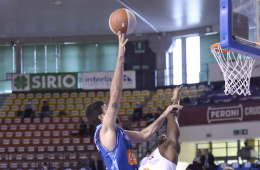 Basket A2 seconda fase, super Gevi Napoli a Udine. Sacripanti: «Bella prova di squadra»