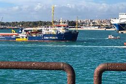Sea Watch rifiuta porto sicuro da Libia. Ira Salvini