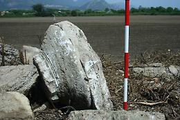 Paestum, riaffiora monumento dorico: potrebbe essere un tempietto