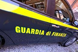 Irregolarità coperte in cambio di assunzioni, sospeso finanziere