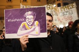 Patrick Zaki rimane in carcere, detenzione rinnovata per 45 giorni