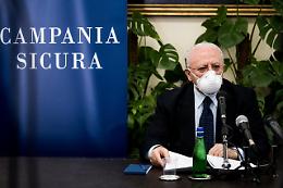 Fase 3, De Luca: «Bere da stesso bicchiere è da idioti masochisti»