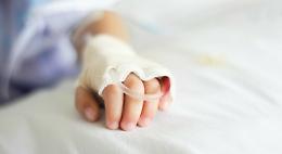 Bimba di dieci anni muore in ospedale dopo giorni di agonia: mancano le medicine