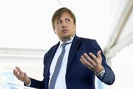Covid, Sileri: «Niente nuove restrizioni, vaccinarsi subito»
