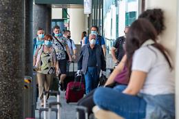 L'ordinanza: «Nei prossimi giorni test rapidi in aeroporti e porti»