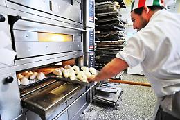 I panificatori campani: «Caro luce e gas, il Governo e la Regione ci aiutino»