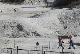 Famiglia inghiottita dalla Solfatara, lutto cittadino a Pozzuoli. Il bimbo superstite &egrave; con i nonni