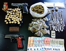 Alto impatto a Secondigliano: trovate pistole, cartucce e droga