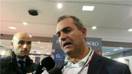 De Magistris: &laquo;C'&egrave; accordo con il Governo, ma serve la firma. Referendum? Voto &ldquo;no&rdquo;, ma n&eacute; con Renzi n&eacute; con D'Alema&raquo;