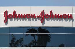 Covid, Johnson & Johnson sospende sperimentazione vaccino