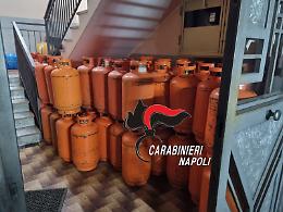 Bombole di gas pericolose custodite in un palazzo