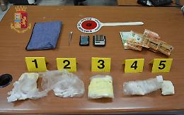 Cani antidroga scoprono cocaina in un appartamento, un arresto a Torre Annunziata