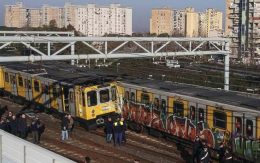 De Magistris: «Flotta ridotta». Panini: «La metro è sicura»