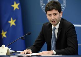 Covid in Italia, Speranza: «Finalmente curva contagi si piega»